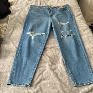 Levi’s “mom jeans” high waisted distressed